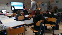 Matin arrivée élèves avec remplaçant