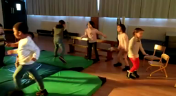Les élèves de maternelle au spectacle