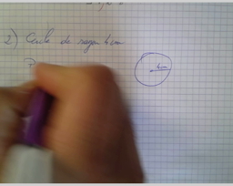 Cercle de rayon 4 cm
