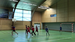 Les bleus contre les rouges