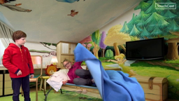 The bear and the duck in theater 1