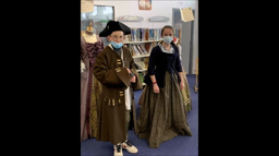 Costumes 18 19