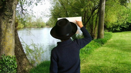 "Quelque part, au bord de la Sarthe"