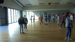 La danse des bâtonnets 2