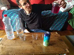 Voir la réaction entre un acide et une base grâce à l'extrait du colorant du choux rouge.