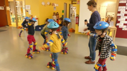 patins à roulettes en accéléré