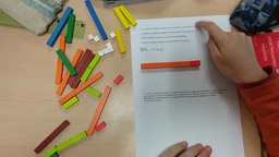 Résoudre un problème mobilisant des fractions simples avec des réglettes cuisenaire