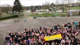 AULD LANG SYNE Tout le Collège Charles de Gaulle dit "Au revoir Mme Gutelle" en chantant !