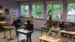 Danse avec un objet de ton quotidien !