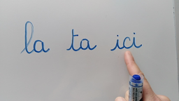 accrocher les lettres rondes dans un mot