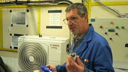 (Fluides frigorigènes) Utilisation du détecteur de fuites électronique