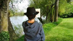 "Quelque part, au bord de la Sarthe"
