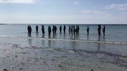 Les 4e CHAD dansent les pieds dans l'eau