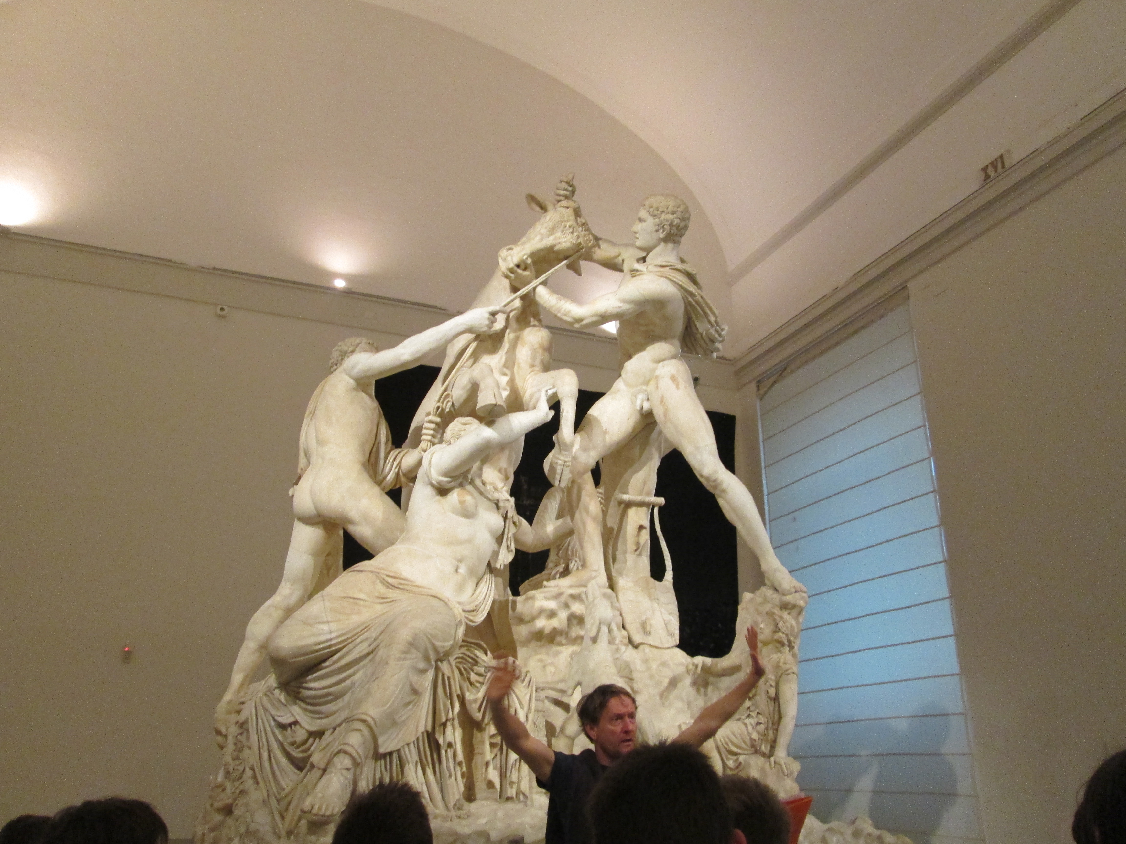 NAPLES.MUSEE ARCHEOLOGIQUE.Taureau Farnèse