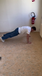 Pompes bras écartés 