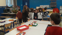 Les élèves disent au revoir 