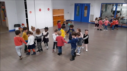 Dansons la capucine à 4