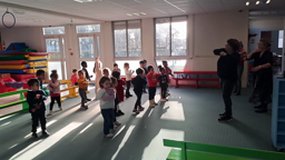 Les TPS-PS-MS de l'école Jacques Prévert de Vannes dansent le "Jingle bell rock"