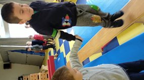 Sauter sur un banc les yeux fermés