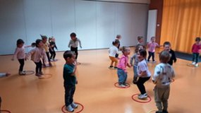 Danser avec des cerceaux