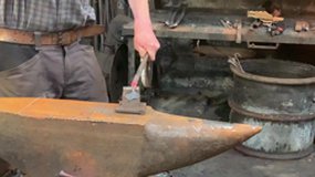 Séparer une pièce de la barre de fer de départ
