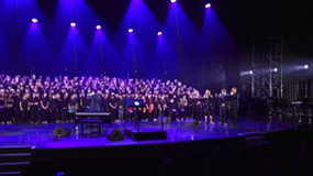 Concert Sing'In dirigé par Paul Smith avec 400 choristes !