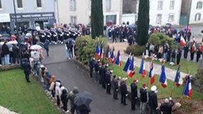 Cérémonie devant le monument aux morts de Bannalec